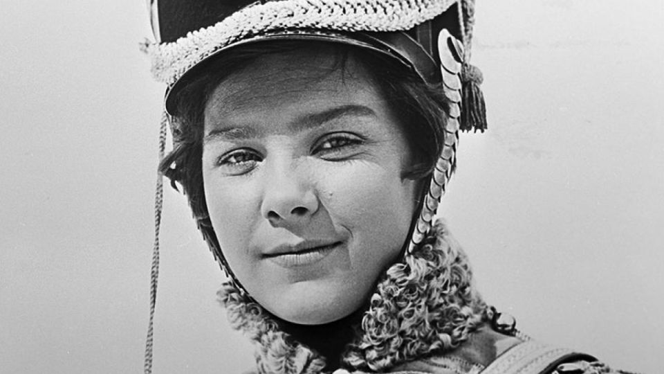 Умерла звезда «Гусарской баллады», великолепная Лариса Голубкина — о её смерти сообщил Андрей Малахов Умерла звезда «Гусарской баллады», великолепная Лариса Голубкина — о её смерти сообщил Андрей Малахов