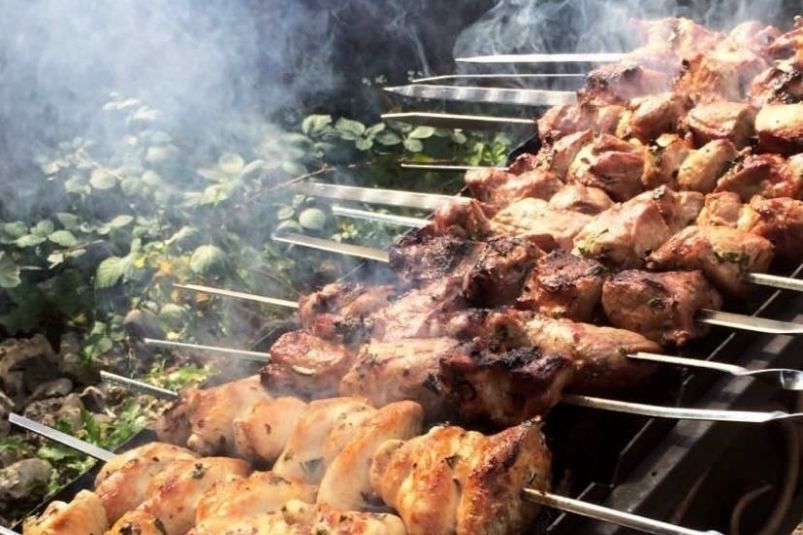 Королевский шашлык на мангале: 1 трюк перед жаркой - мясо нежное, даже нож не нужен Королевский шашлык на мангале: 1 трюк перед жаркой - мясо нежное, даже нож не нужен