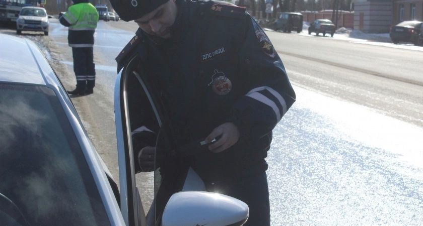 В ГАИ поставили жирную точку: до какого возраста разрешено водить машину - пенсионерам указали на действующие ограничения