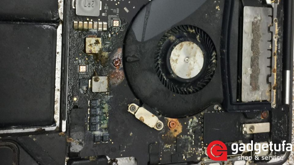    MacBook   :  