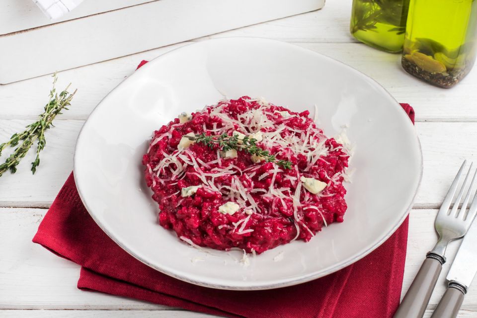 Ризотто с свеклой и голубым сыром: удивительное вкусовое приключение