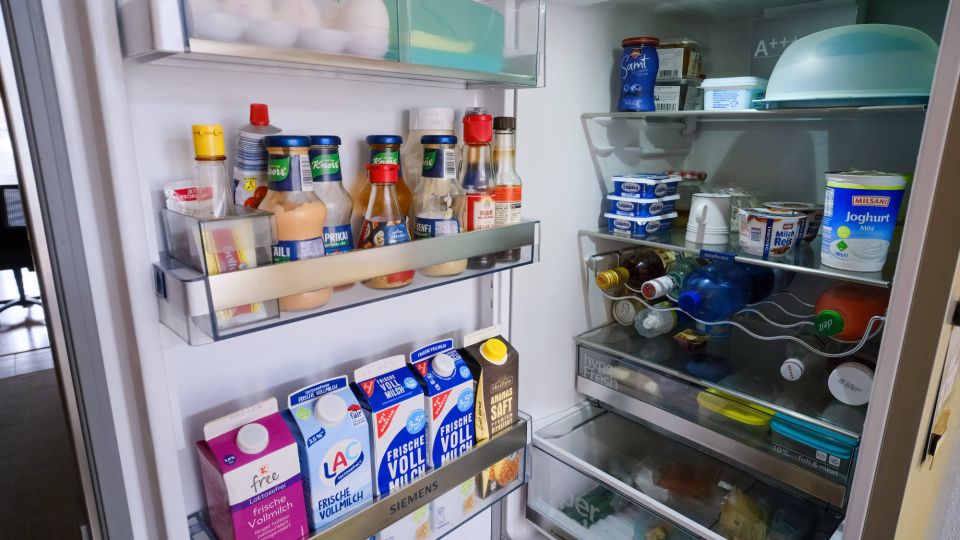 Желтизна отойдет на глазах: стоит лишь протереть резинку холодильника этим