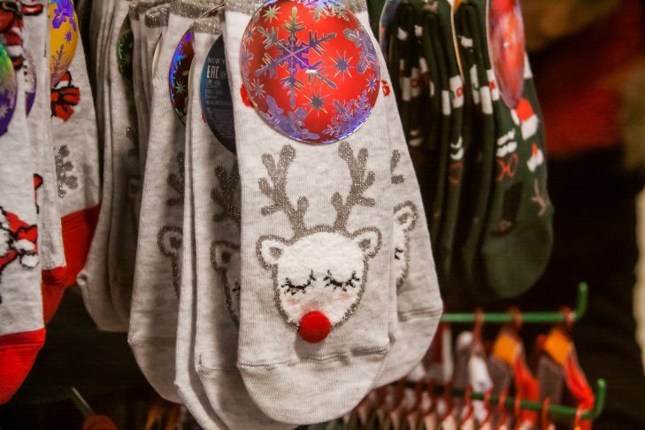 Как избавиться от пыли навсегда: секретная техника с влажными носками