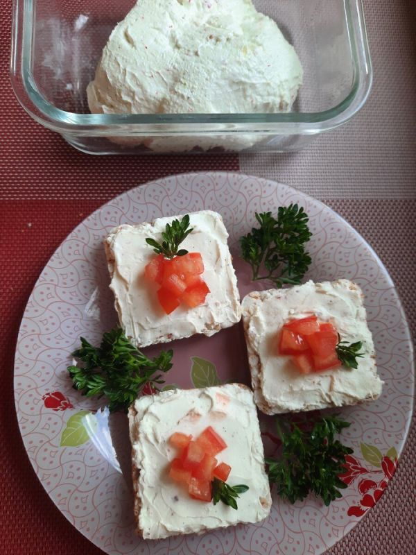 Простой способ приготовить домашний сыр из кефира: вкусно и полезно