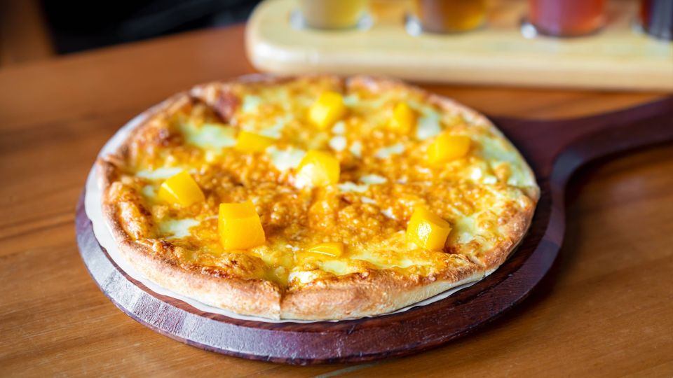 Когда гости на пороге: быстрый рецепт вкусного сырного пирога