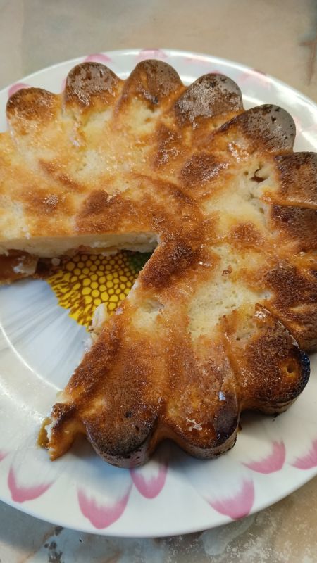 Шарлотка с хрустящей карамельной корочкой: новый взгляд на классический десерт