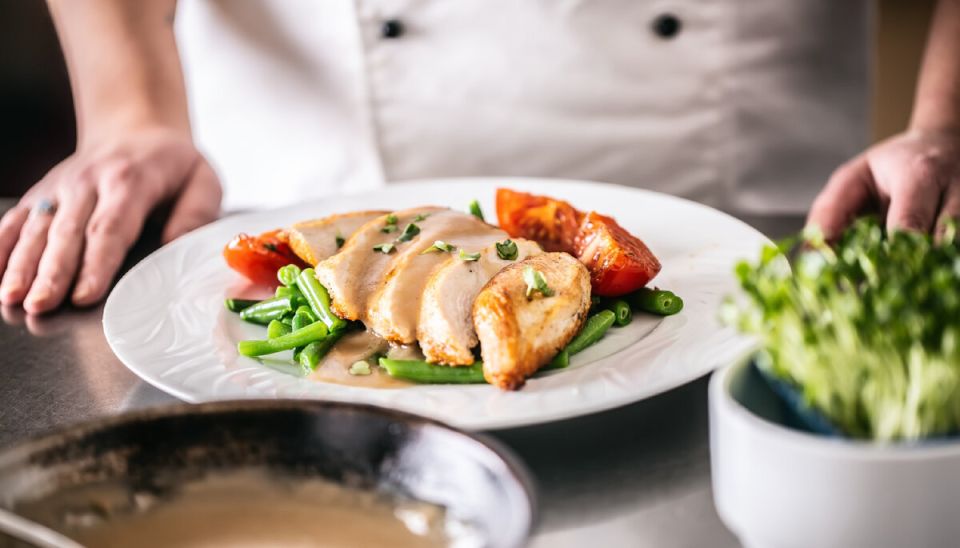 Куриная грудка с медово-горчичным соусом