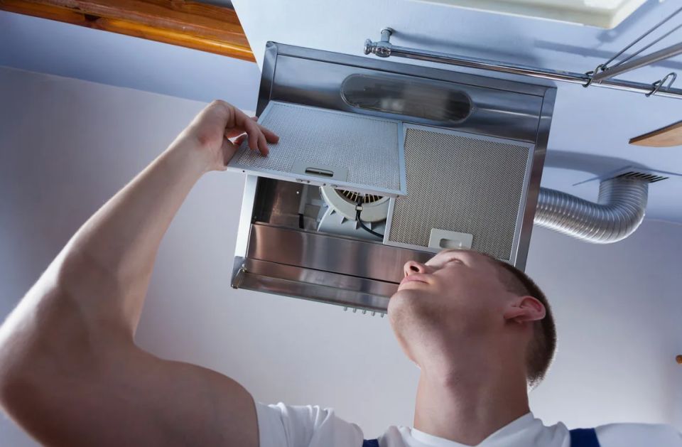 Проблемы с кухонной вытяжкой: как быстро решить распространенные неисправности