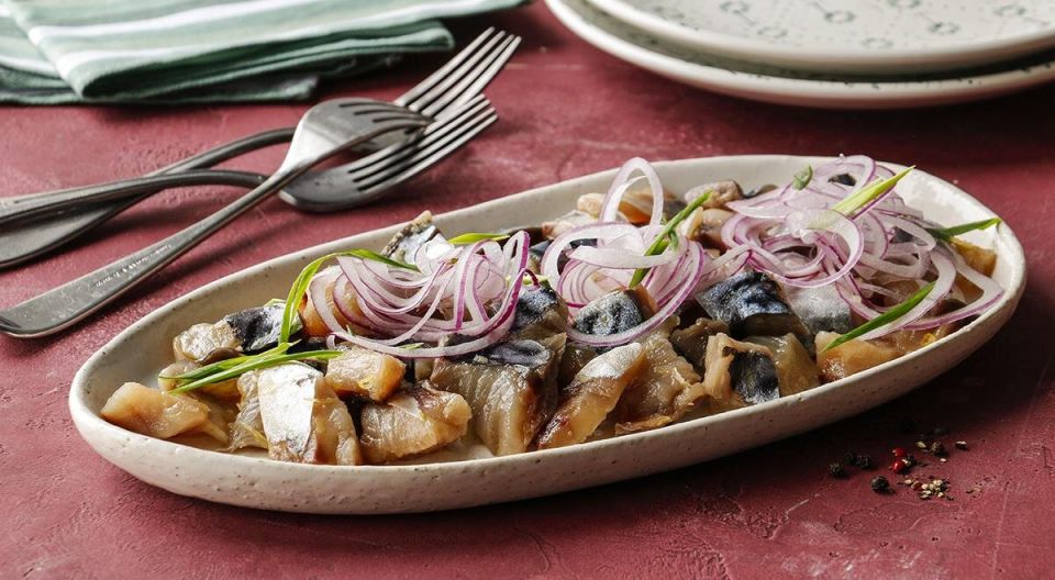 Нежная скумбрия быстро посоленная в банке: вкусно и просто