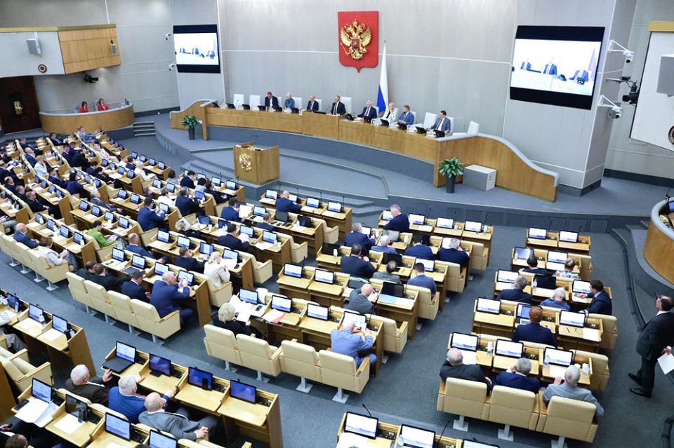 Госдума отклонила повышение штрафов для чиновников за оскорбление граждан