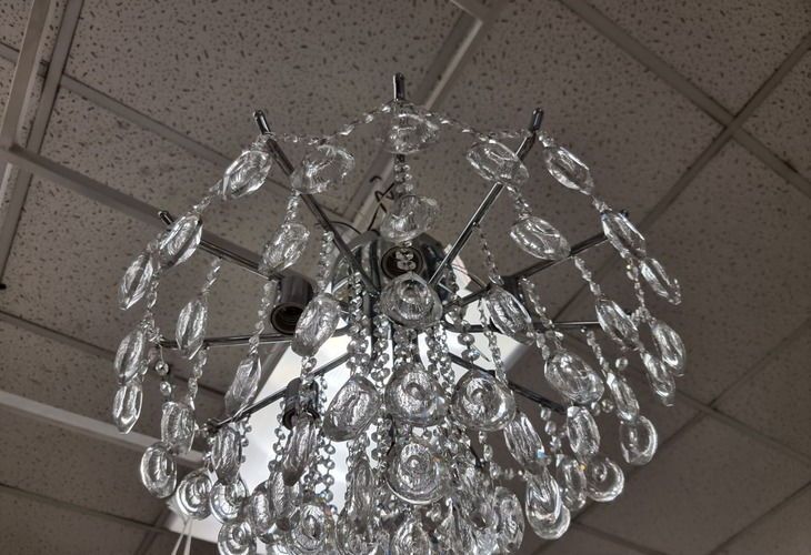 Чем мыть люстру, чтобы она была как новая: это знают только опытные хозяйки