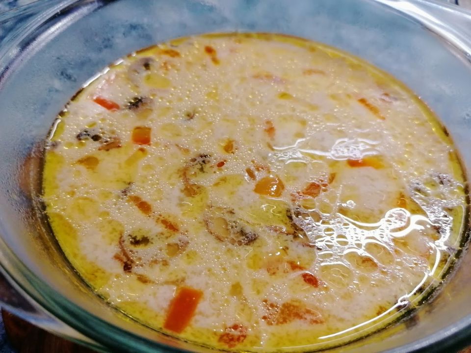 Грибной суп с сыром: уютный аромат домашней кухни