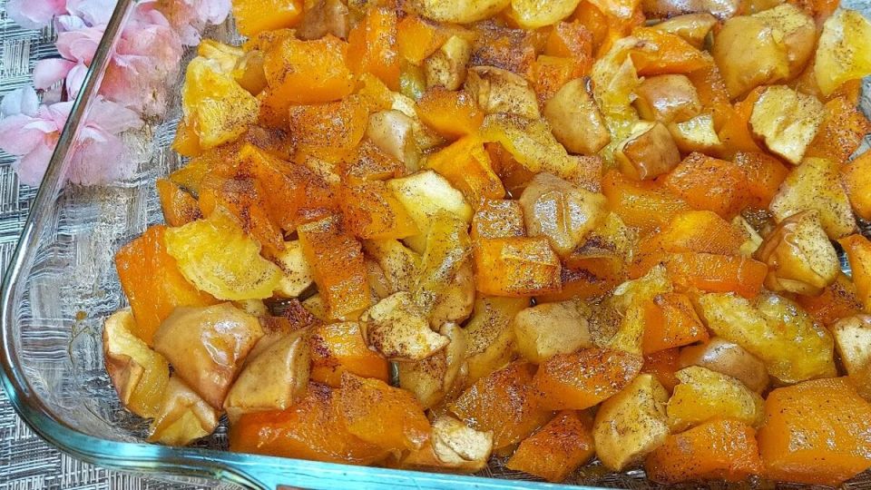 Летний десерт, который покорит сердца детей: тыква и яблоки в духовке