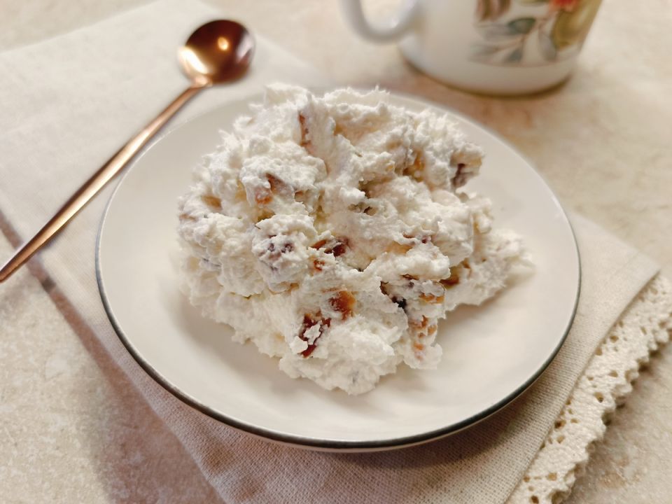 Творожный десерт с финиками: заряд настроения на завтрак