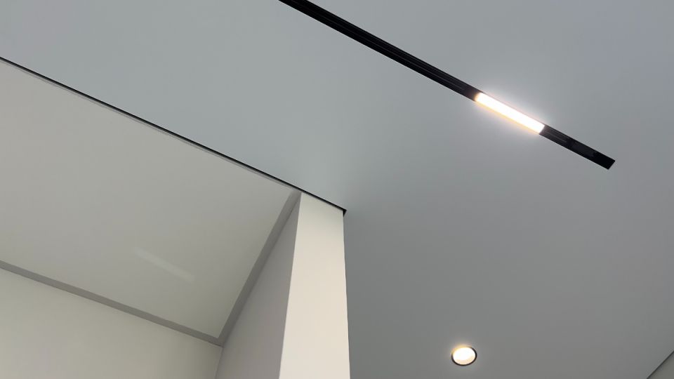 Секреты идеального ухода за натяжными потолками