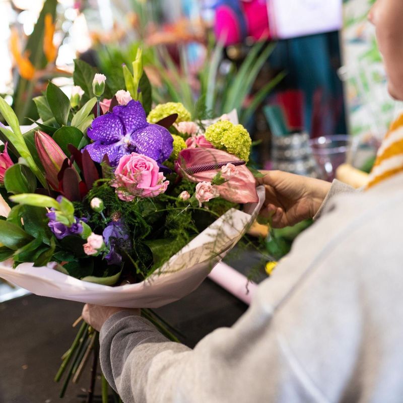 Как сделать так, чтобы цветы радовали дольше: простые секреты ухода