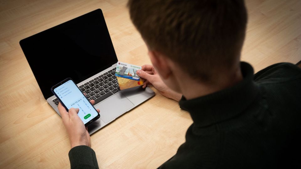 Как финансовый микроскоп проверяет каждый шаг владельца карты