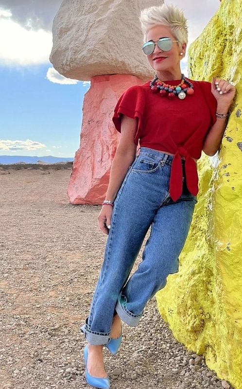 Как правильно выбрать джинсы после 50: советы для уверенной женщины