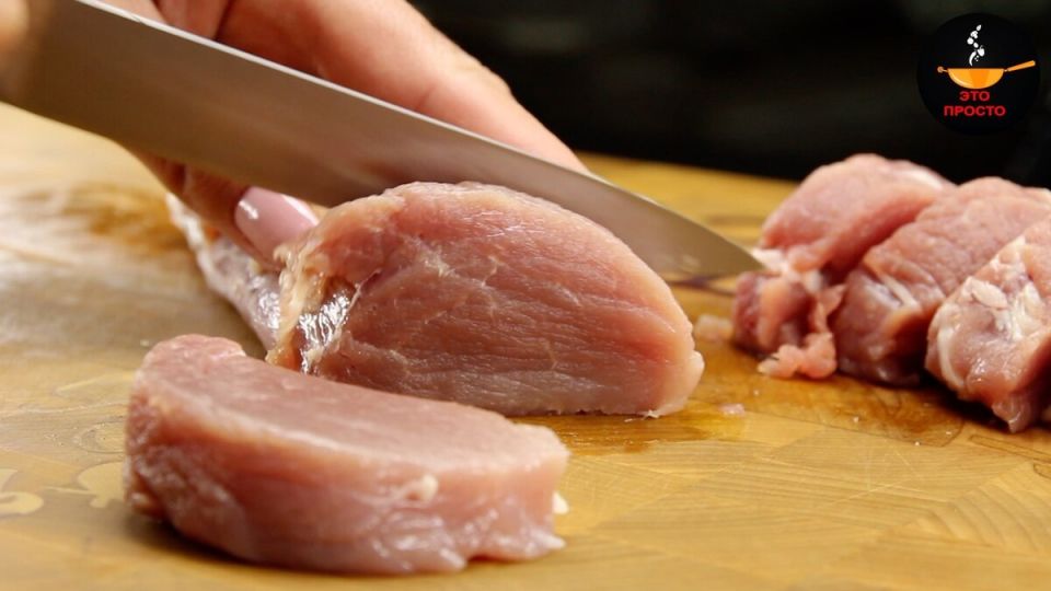 Секреты идеальной жарки мяса: как избежать сухости и жёсткости