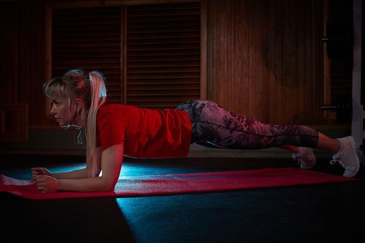 Никогда не делайте планку, если хотите похудеть: вот что советуют тренеры