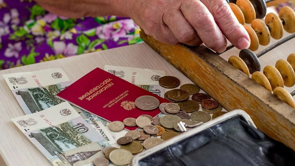 Почему пенсионеры в России продолжают терять покупательскую способность?