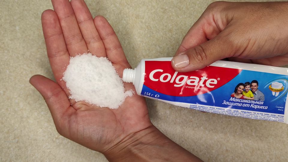 Универсальное чистящее средство: как зубная паста и соль помогут вам навести порядок
