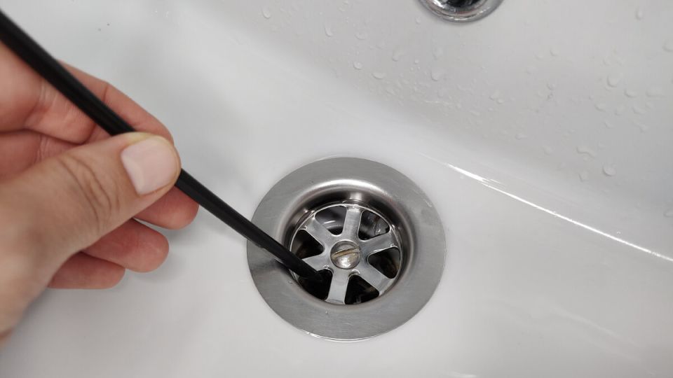 Как просто избежать засоров в раковине: полезные советы