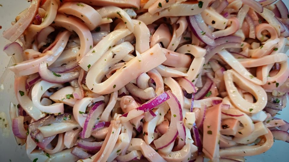 Пикантные кальмары: идеальная закуска для любого стола