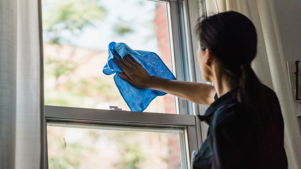 Секреты идеальной чистоты окон: советы от профессиональных уборщиц