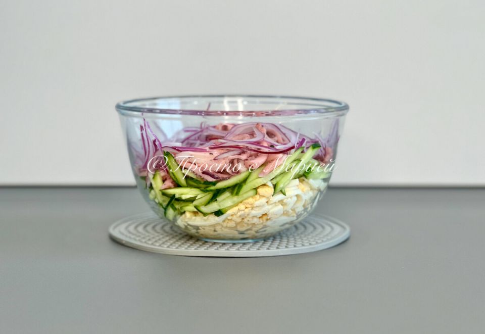 Салат с кальмарами: вкусное классическое угощение для любого случая