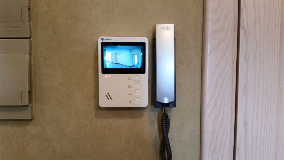 Кто платит за домофон: важные аспекты ЖК и советы