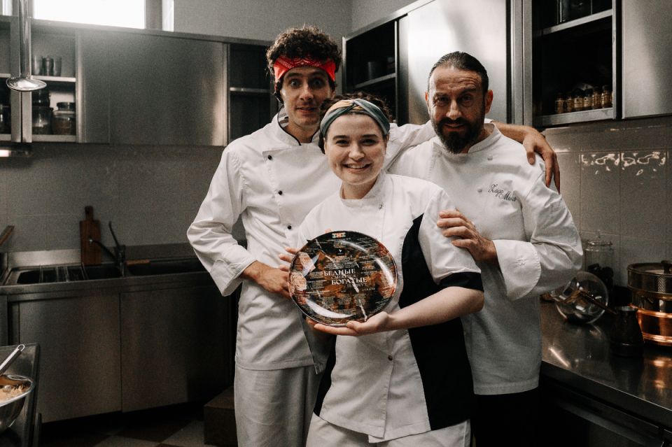 Мирко Дзаго вдохновляет на гастрономические открытия с сетом по сериалу «Бедные смеются, богатые плачут»