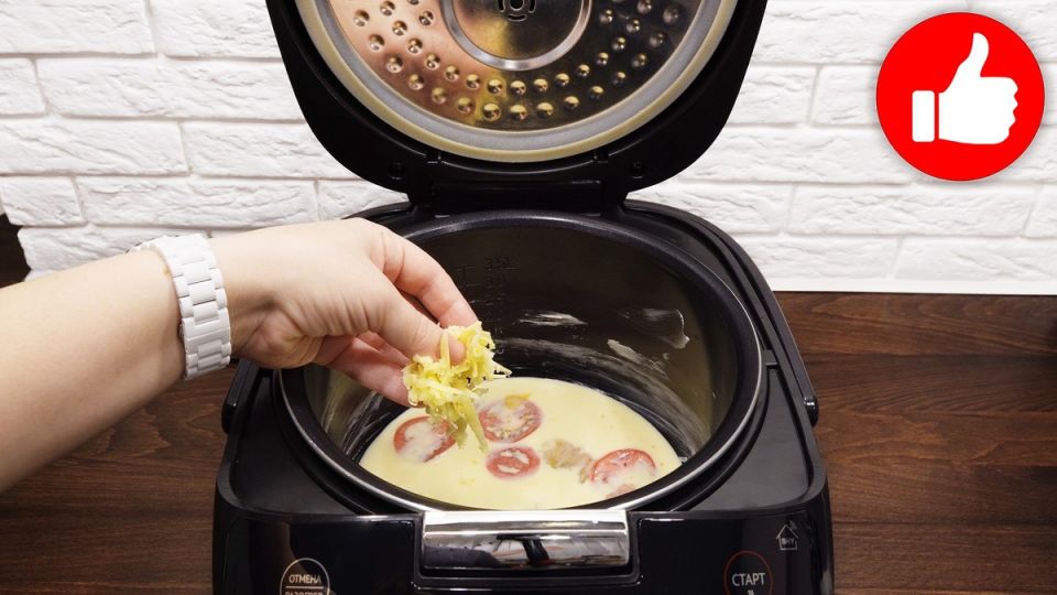 Идеальный завтрак: омлет с помидорами и сыром в мультиварке