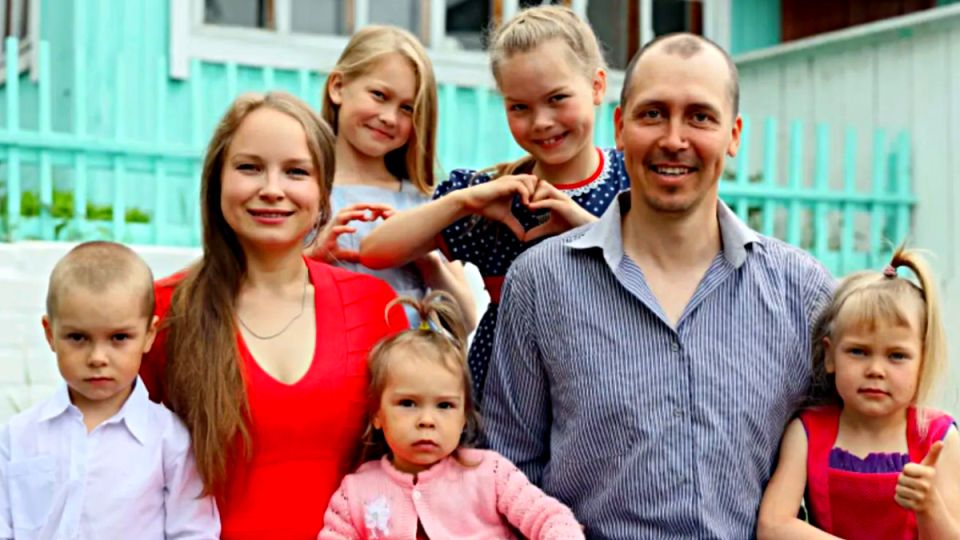 Как многодетные семьи могут получать единое пособие без официального дохода в 2025 году