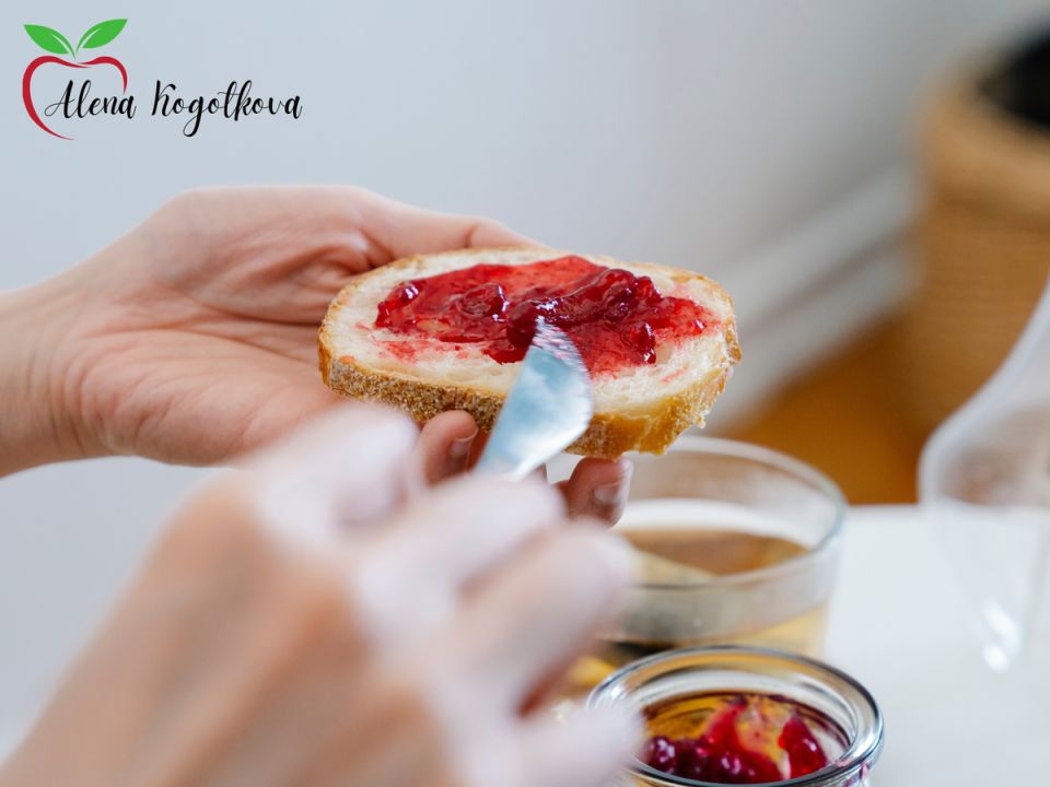 Как правильно выбирать закуски к чаю: советы нутрициолога