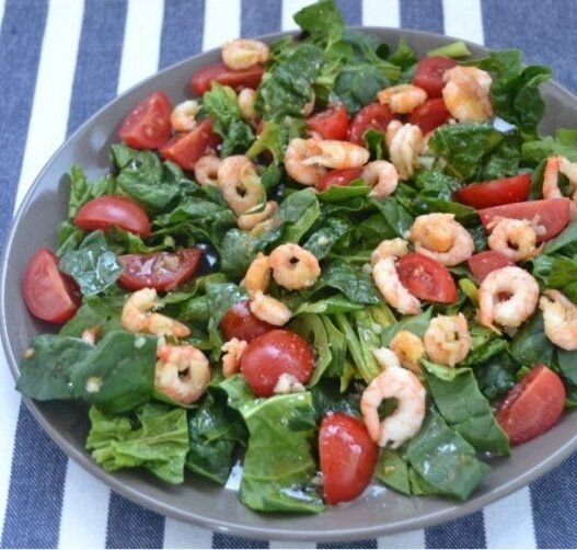 Летний салат с креветками: свежесть в каждой ложке