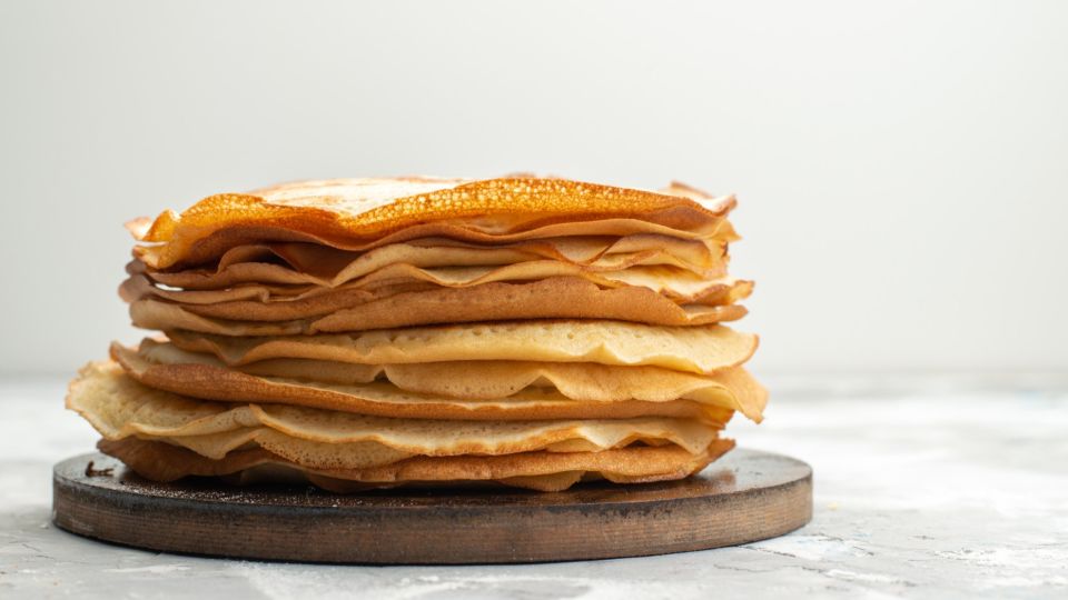 Получатся фантастически пышными: блины на дрожжах по этому рецепту удаются абсолютно всем