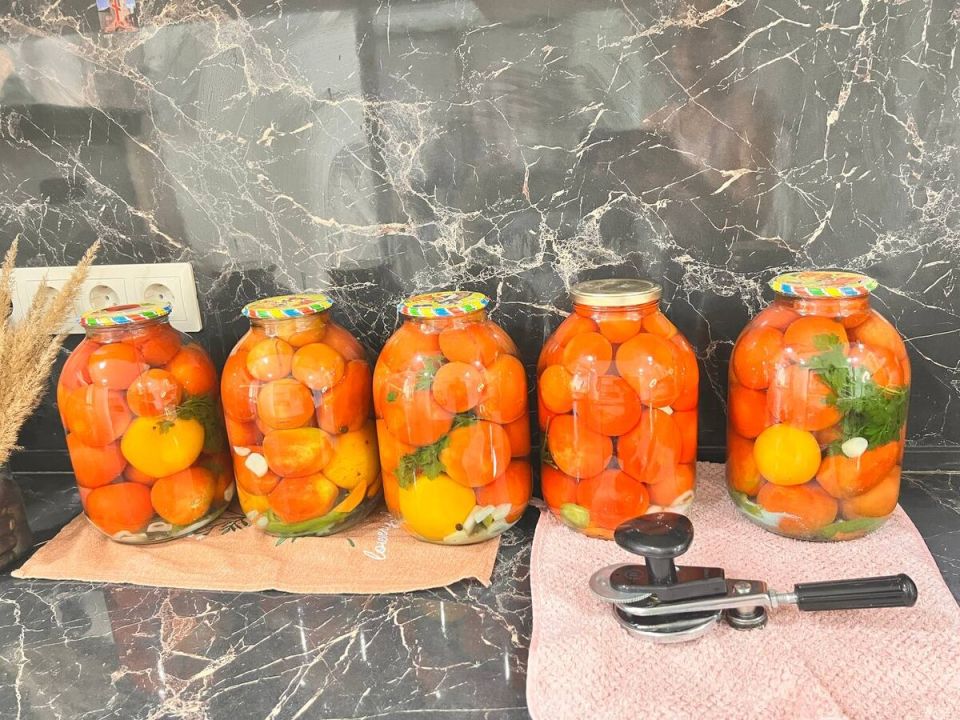 Секреты идеальных консервированных помидоров: домашняя закатка на зиму