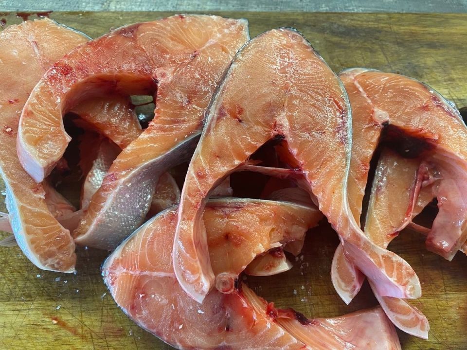 Как сохранить рыбу целой и предотвратить прилипание при жарке?