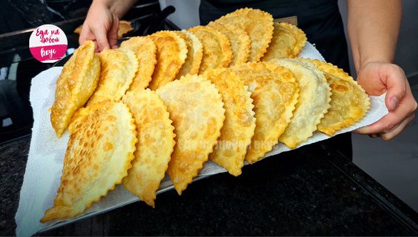 Чебуреки с неожиданной начинкой: секреты хрустящего удовольствия