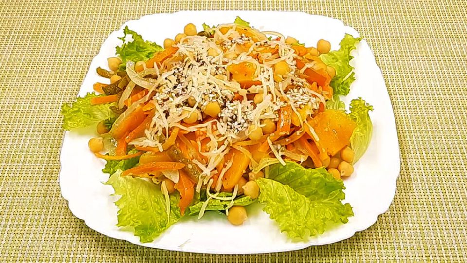 Салат с нутом и овощами: вкусное и сытное блюдо