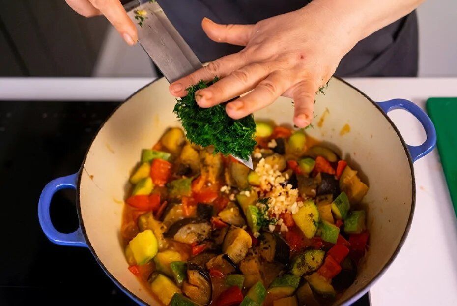 Сладкие воспоминания лета: идеальное овощное рагу с сезонными ингредиентами