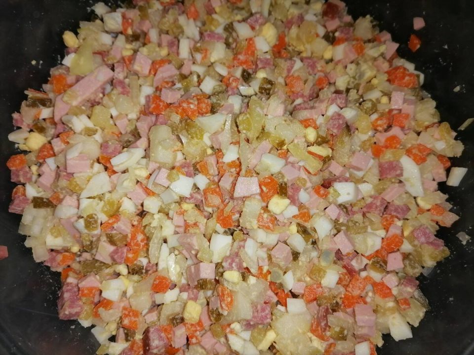 Как преобразить традиционный салат оливье: вкус без мяса и яиц