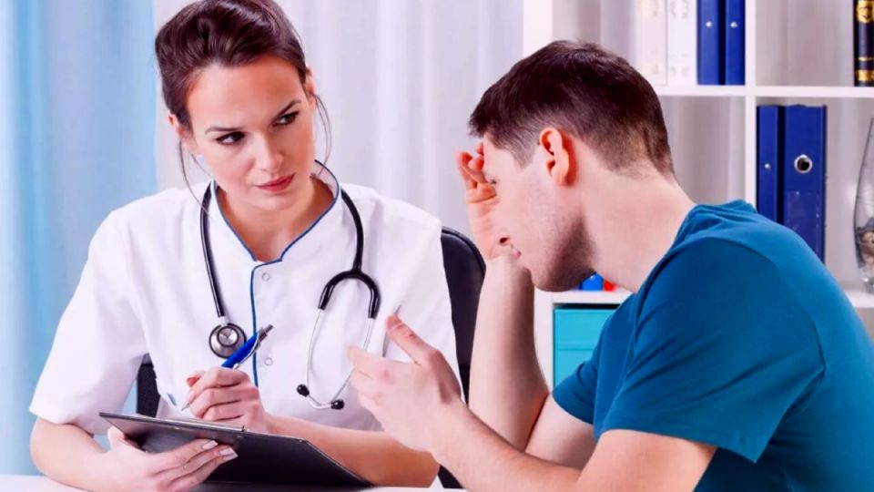 Почему 10 минут на приём у врача — это слишком мало? Госдума обсуждает решение проблемы