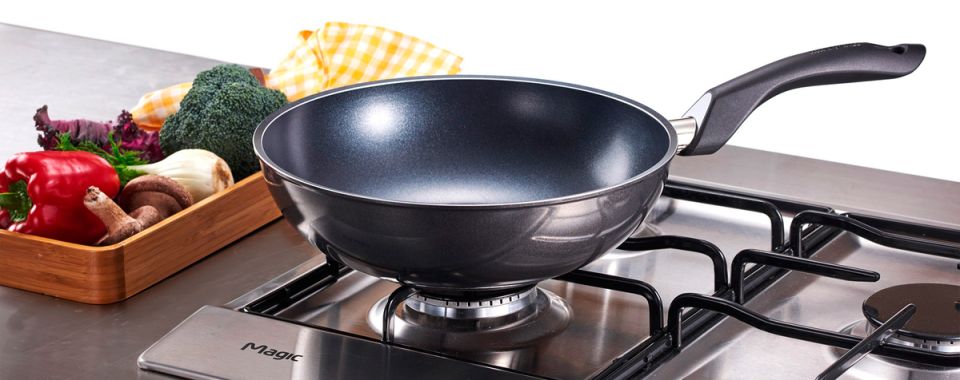 Устаревшие сковородки: как отличить отработанный инструмент от надежного помощника на кухне