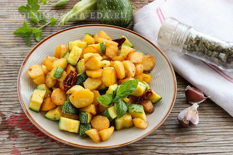 Жареный картофель с цукини: вкусное и простое блюдо, которое украсит ваш стол