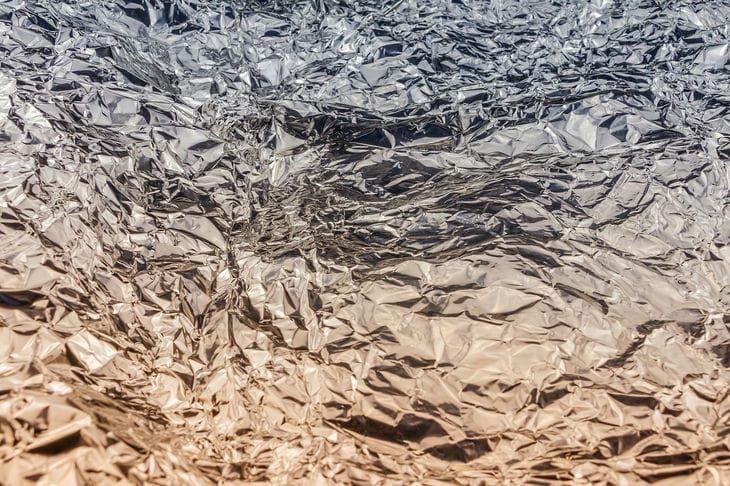 Что можно использовать вместо фольги: 5 вариантов для идеальных блюд