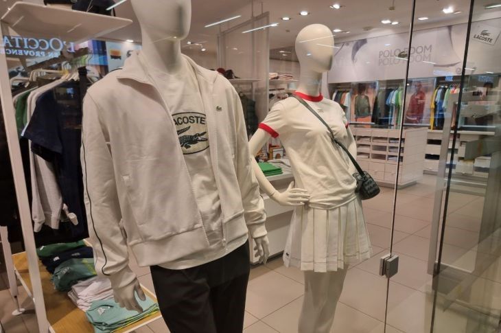 Даже самое желтое и въевшееся пятно на подмышках исчезнет: поможет простое средство