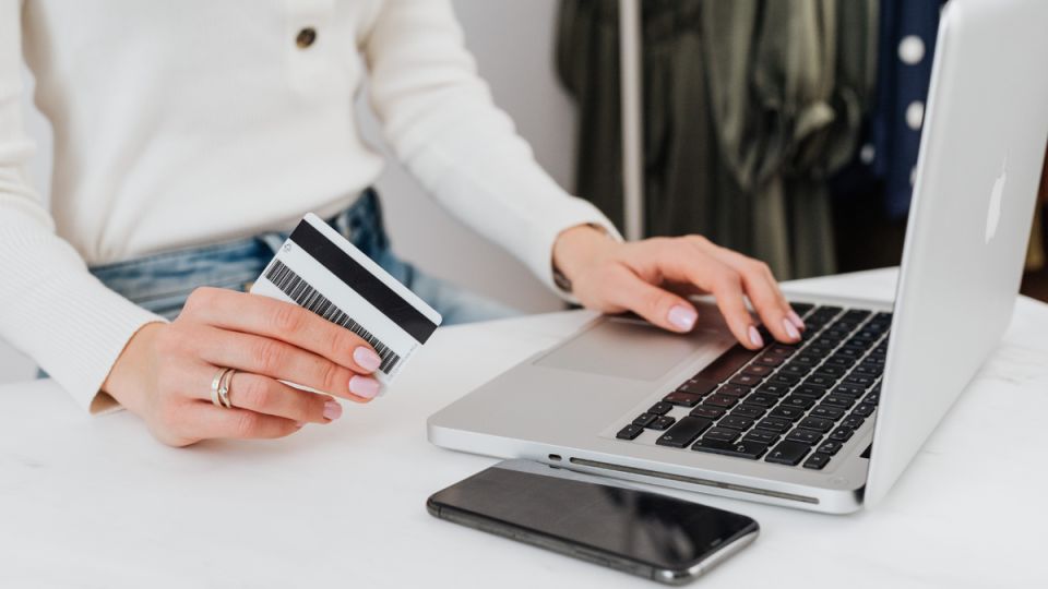 Как вернуть свои деньги: что делать, если судебные приставы одновременно списали деньги со всех счетов