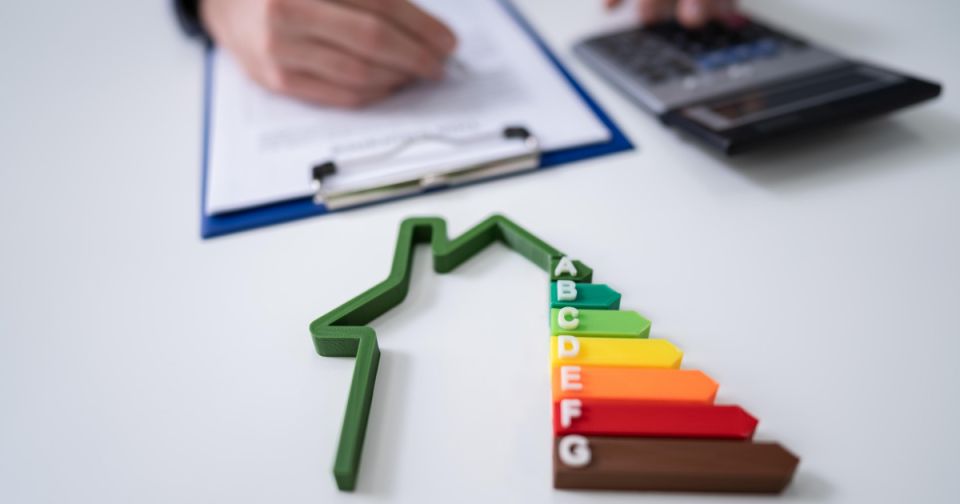 Как поменять управляющую компанию и что делать с долгами жильцов?